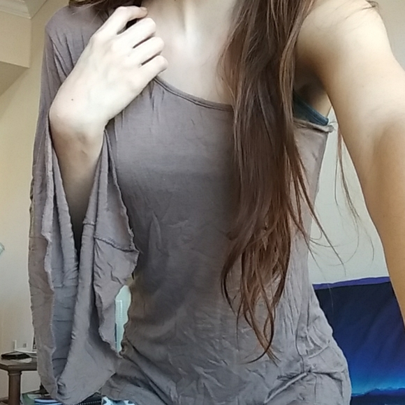 Asymmetric One Sleeve Shirt - Picture 6 of 13